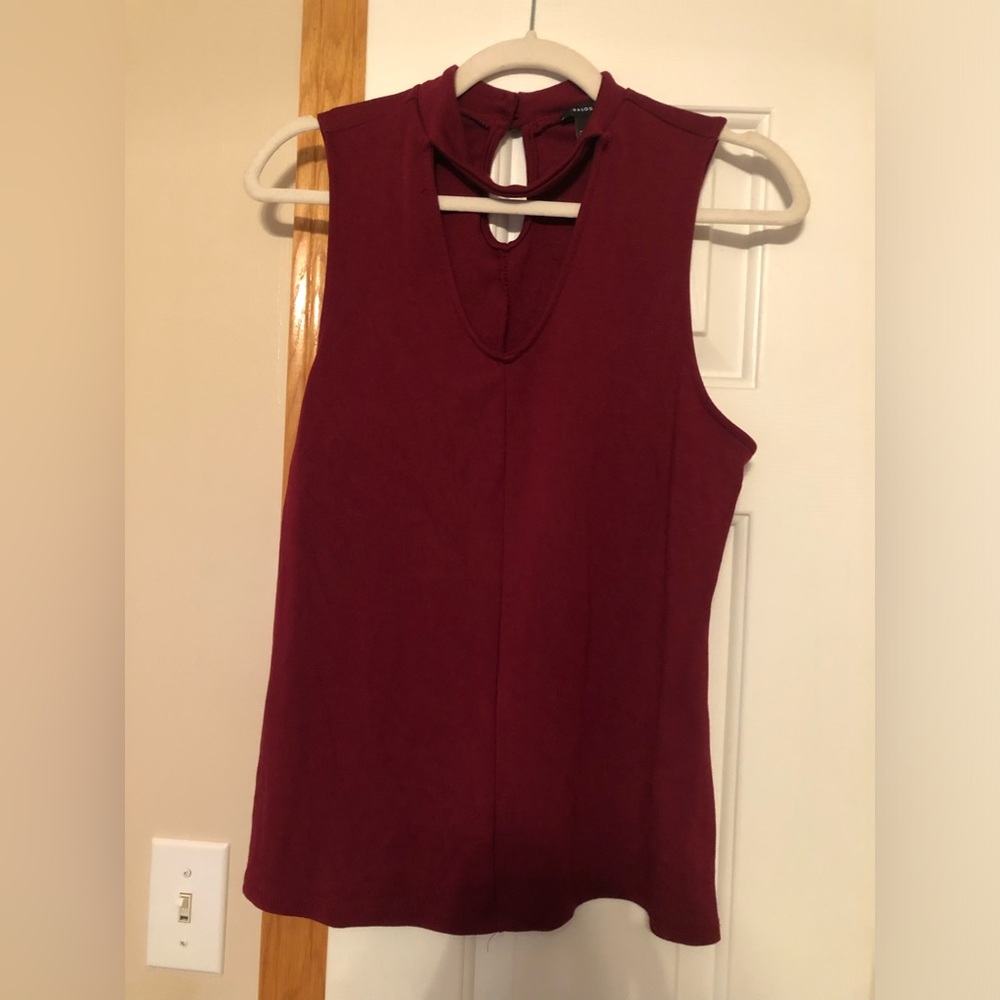 Sleeveless Burgundy Top Halogen Size LARGE